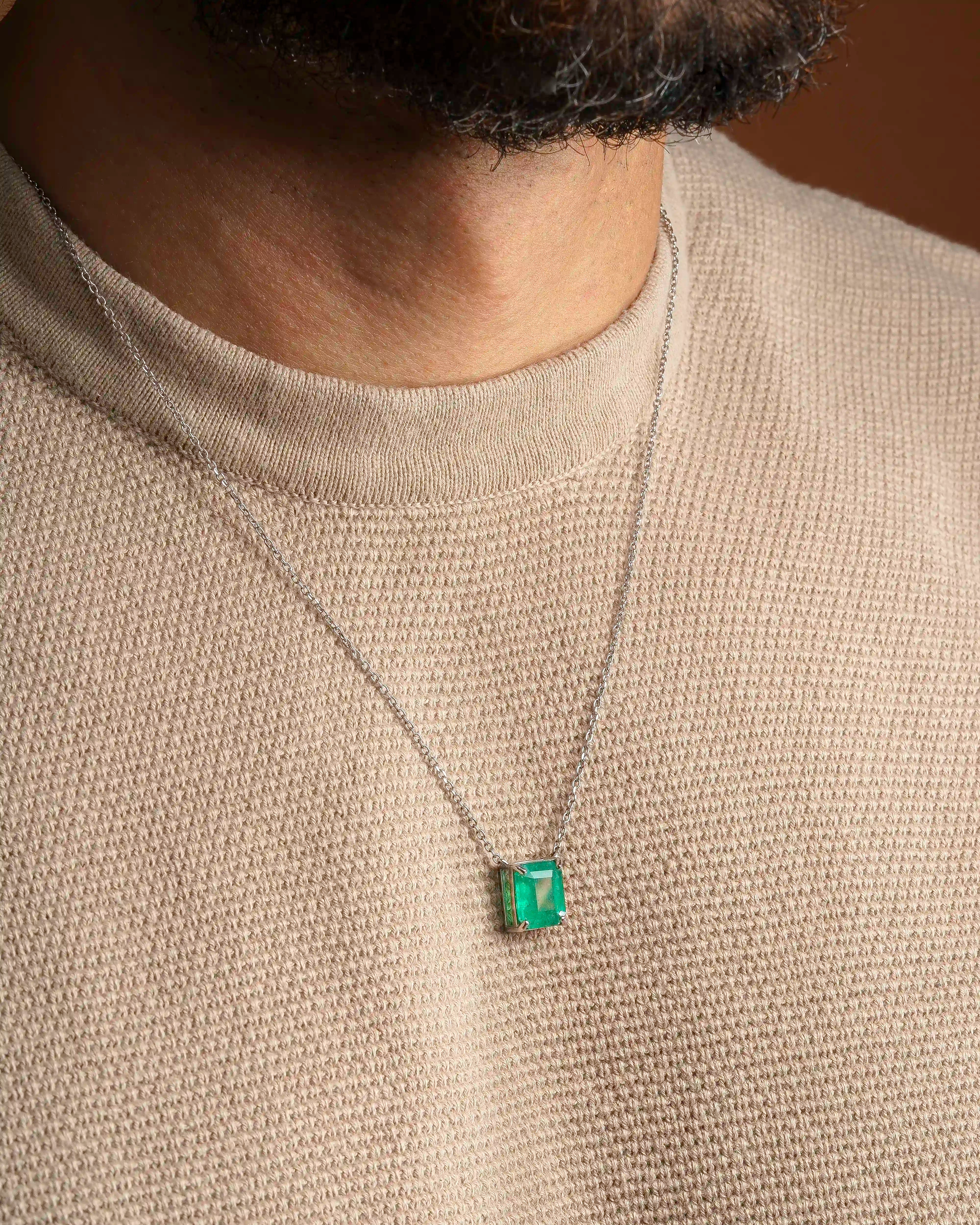 Colar Signature Esmeralda 3.91ct em Ouro 18k Branco