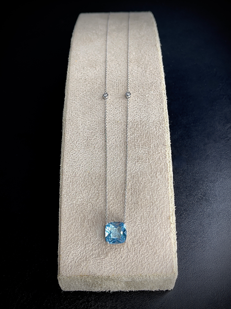 Colar Topázio Sky Cushion + 2 Diamantes