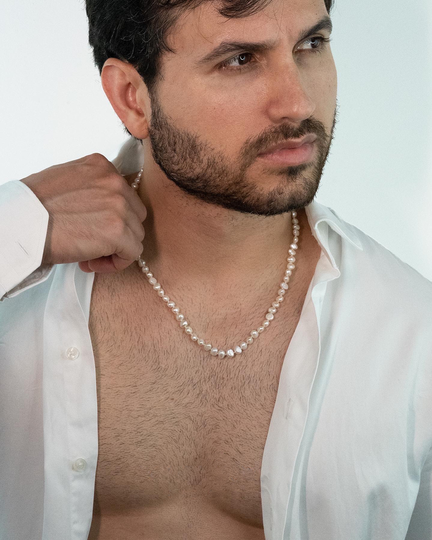 Colar de Pérolas Masculino: uma Tendência – Loft Masculino