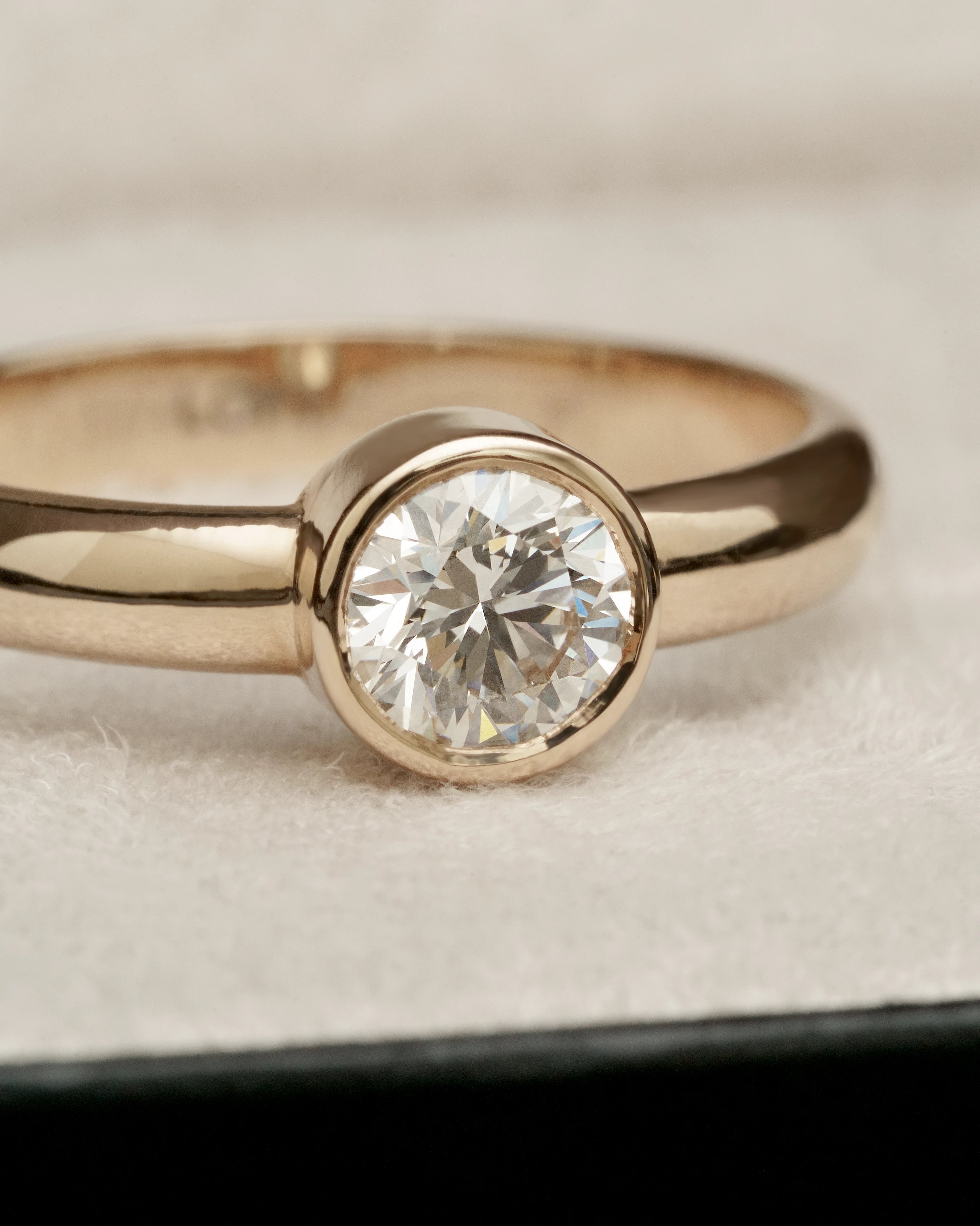 Anel Aspen em Ouro Imperial 18k com Diamante 1ct