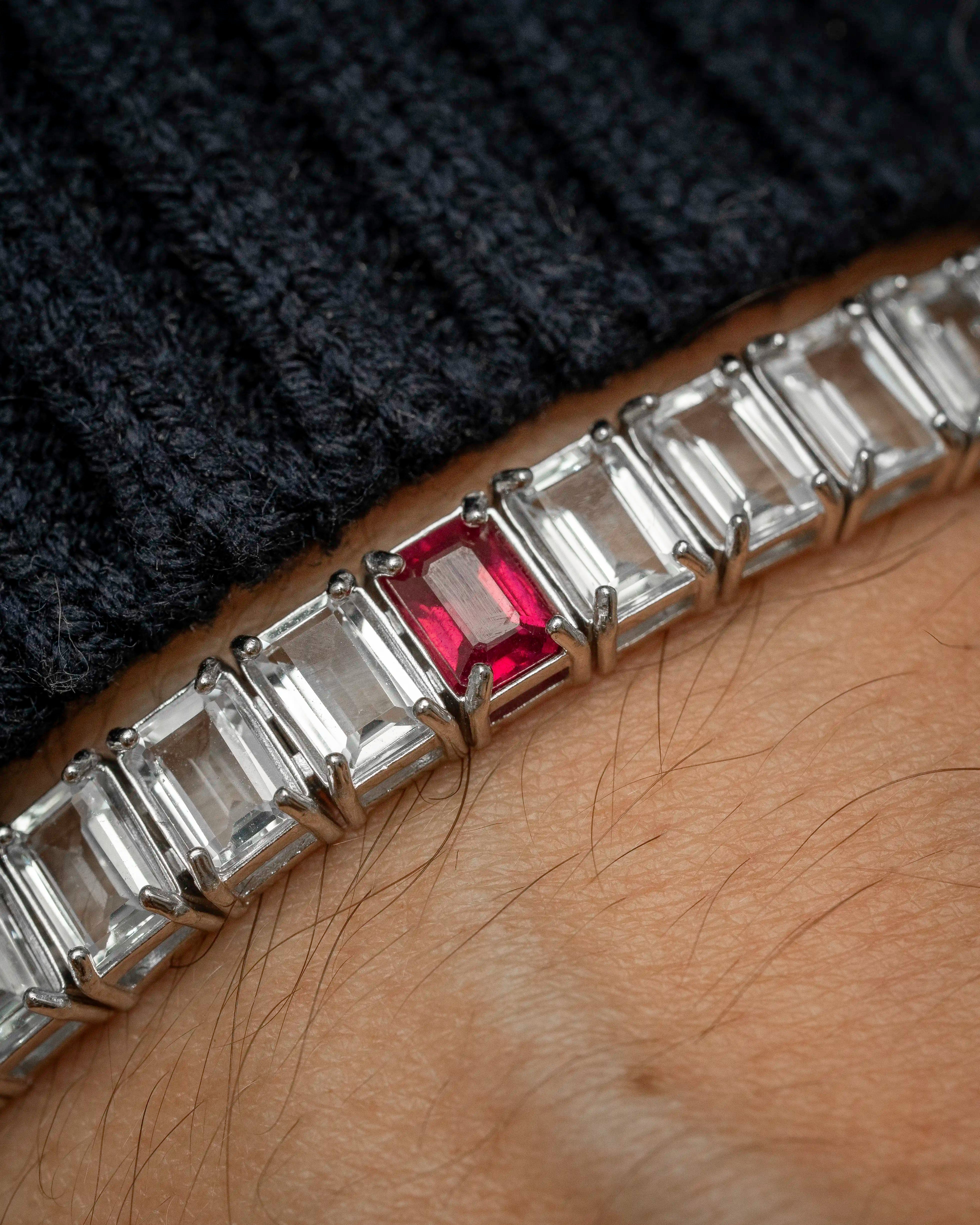 Pulseira Riviera Rubi + Topázios Brancos Retangular 4x6mm